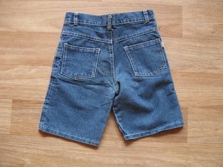 Džínové kraťasy, 104