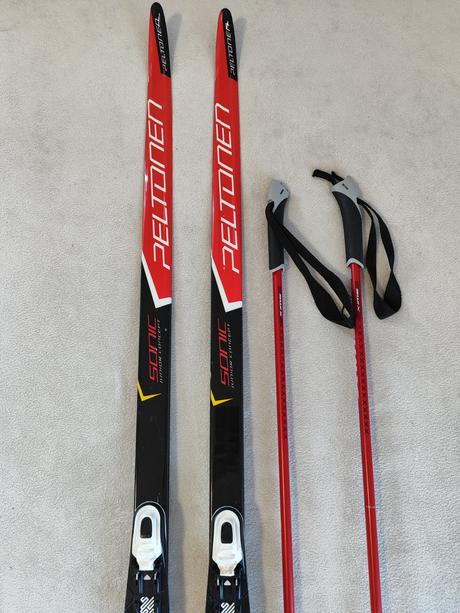 Běžky a hůlky, peltonen