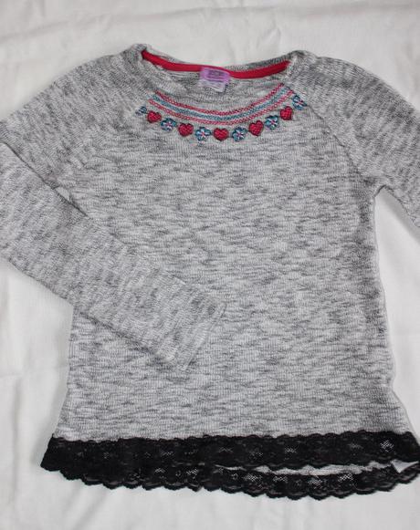 Va80 sváteční melírovaný svetřík s krajkou 7-8 let, f&f,128