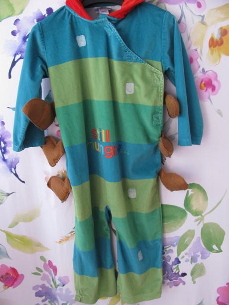 Karnevalový kostým s kapucí - housenka, 