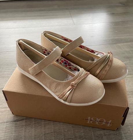 Dívčí baleríny, baťa,31