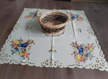 Nový velikonoční ubrus 85x85 cm s košíkem, 