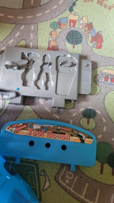Dětský pracovní stolek a nářadí,