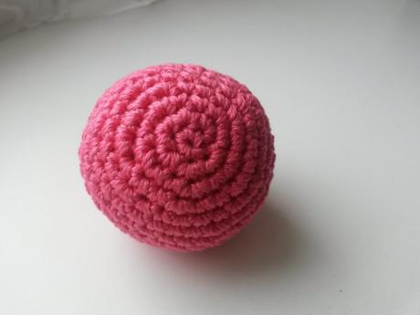 Háčkovaný míček 6,5 cm,