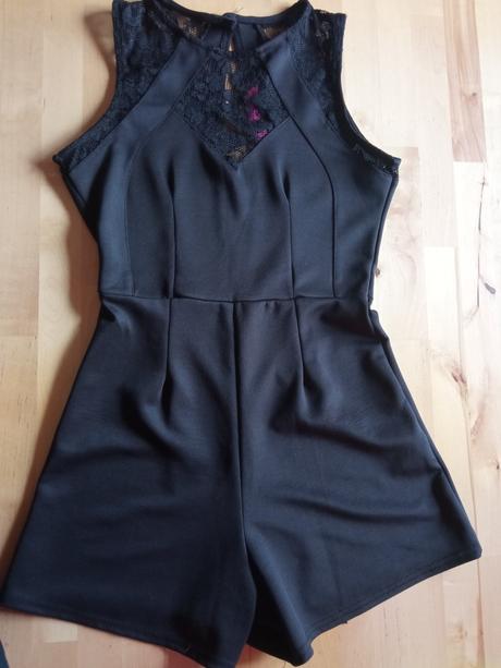 Krátký černý overal, 34