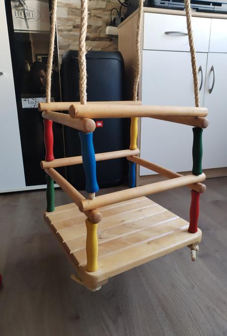 Celodřevěná dětská houpačka, 