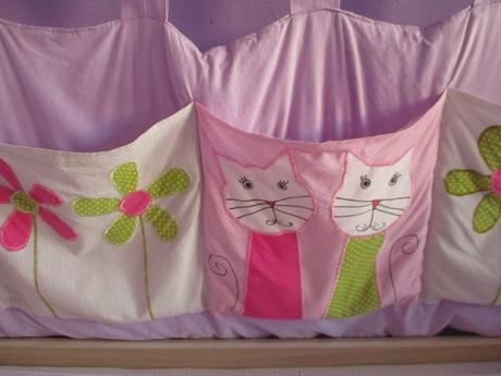 Šitý oboustranný kapsář k posteli + 2 polštářky, šířka (cm): 50,délka (cm): 190