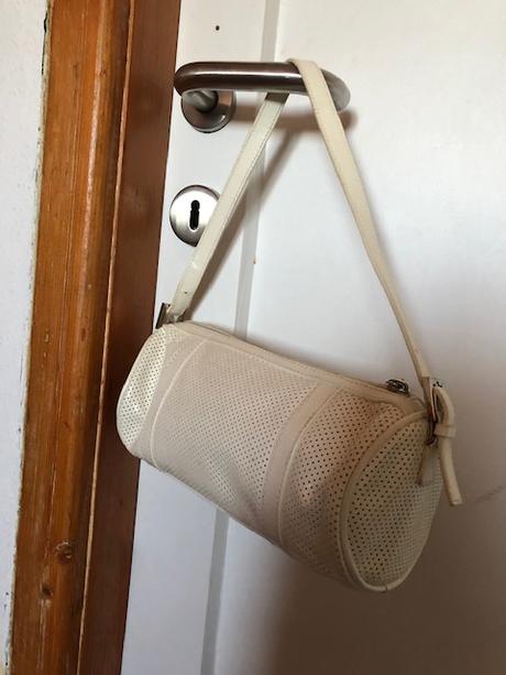 Mala bila kulata kabelka dirkovana mango, mango