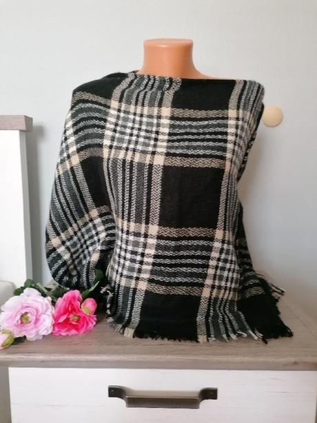 Kostkované pončo, 