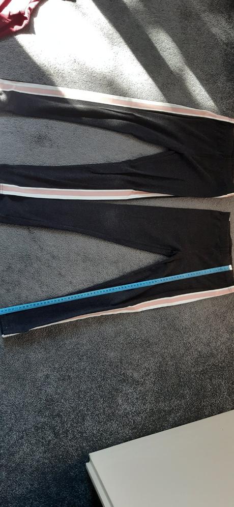 2 x šedé leginy s pruhem, 134