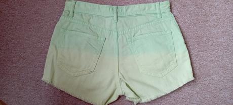 Zelené šortky zn."amy gee" vel."26/s", 26