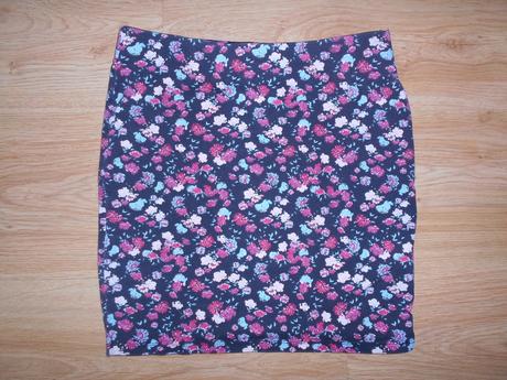 Dívčí,dámské sukně  a šortky vel.152-vel.36, 140–152