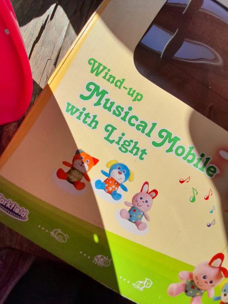 Kolotoč nad postýlku hrající,svítící a zrcátko,