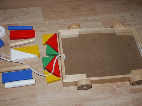 Dreveny vozicek na tahani - kostky,