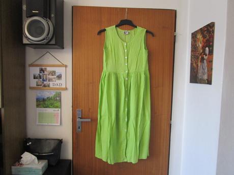 Pěkné dlouhé lehoučké letní krepové šaty, 164