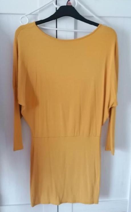 Hořčicové šaty, m