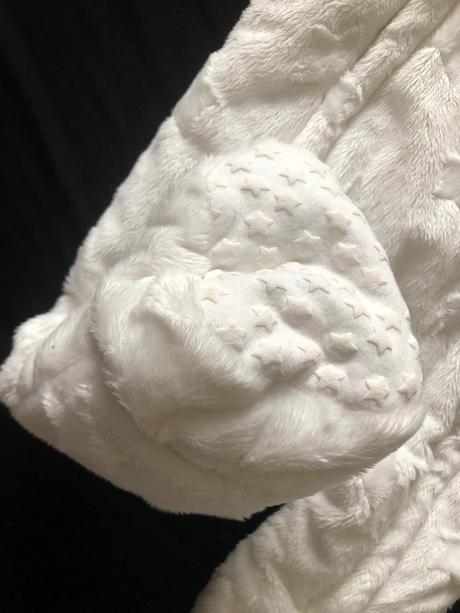 Bílá plyšová kombinéza, 74