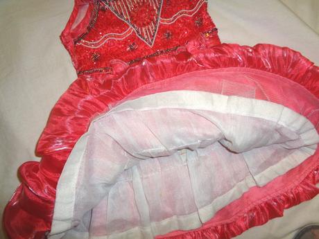 Hodně zdobené slavnostní měňavé šaty, 98