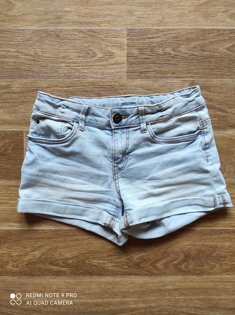 Džínové kraťasy, 152