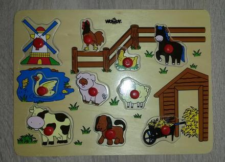 Dřevěná vkládací farma se zvířátky, 
