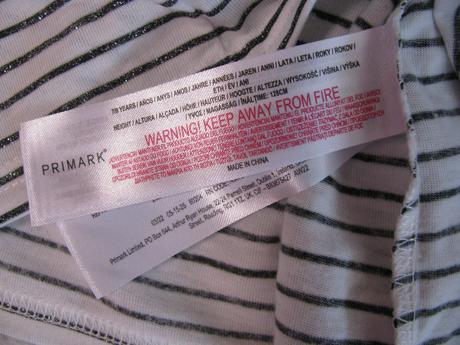 Bílé tričko s černo třpytivými pruhy, primark,128