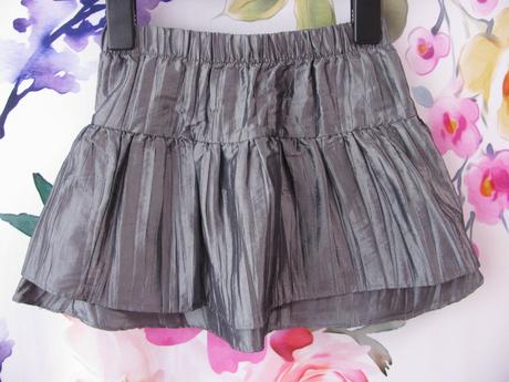 Šedo stříbrná sukně, early days,86