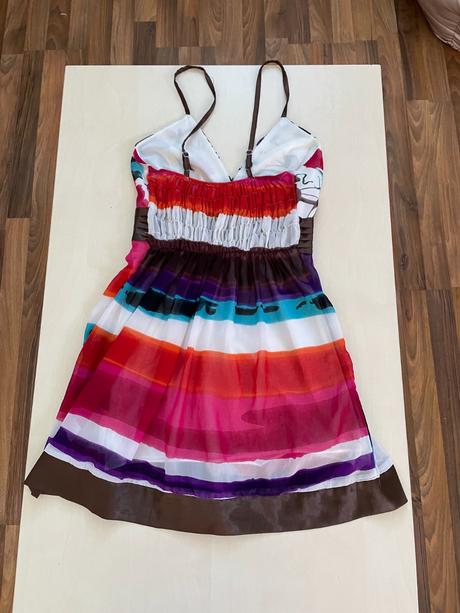 Letní šatičky, vel není cca xs/s, kosmetické vady, s