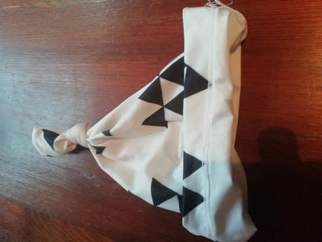 Čepička vel 2-4roky kouzelná -top stav, 86