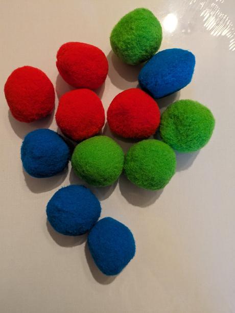 12 kusů opakovaně použitelných vodních bomb,