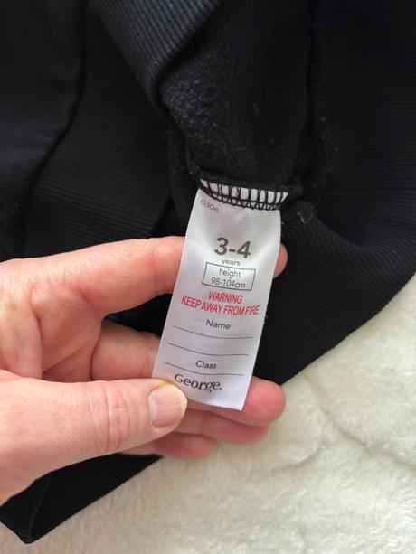 K1/ mikina černá - v.3/4 roky, george,104