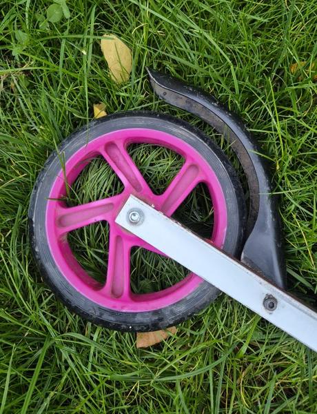 Skládací koloběžka authentic muuwmi 180 or bílo-rů, 