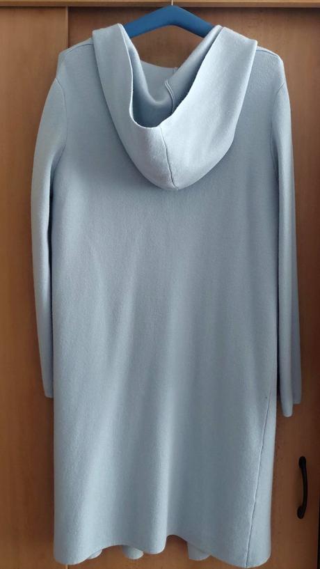 Dlouhý světle modrý svetr s kapucí, vel. s, s