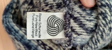 Vlněná dámská čepice, 56