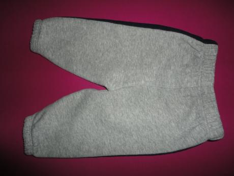 Středně silné tepláky nike, vel. 6-9 měsíců (74), nike,74