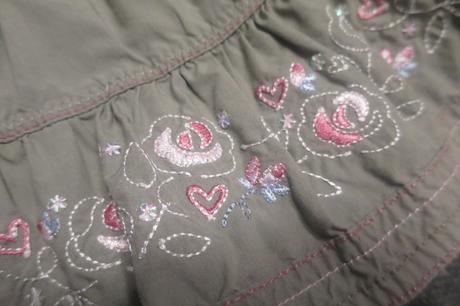 Vyšívaná sukýnka s třpytkami, marks & spencer,98