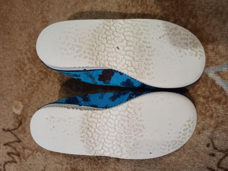 Sandály, kecky a bačkory, 26