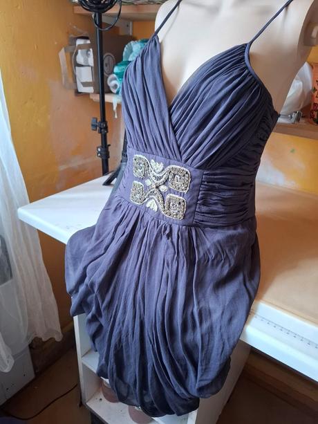 Černé hedvábné letní šaty, 38