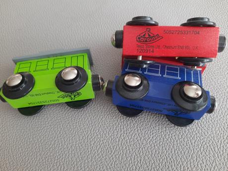 Dřevěné vláčky carousel tesco,