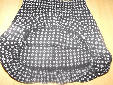 Čierna vzorovaná balónová sukňa, 104