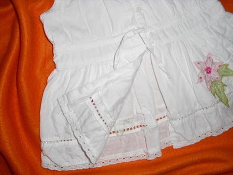 Sněhově bílý vyšívaný krojový top, 