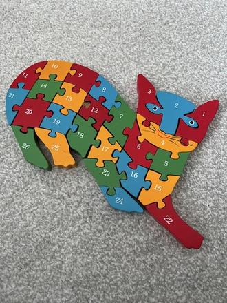 Dřevěné puzzle kočička s písmeny a číslicemi, 