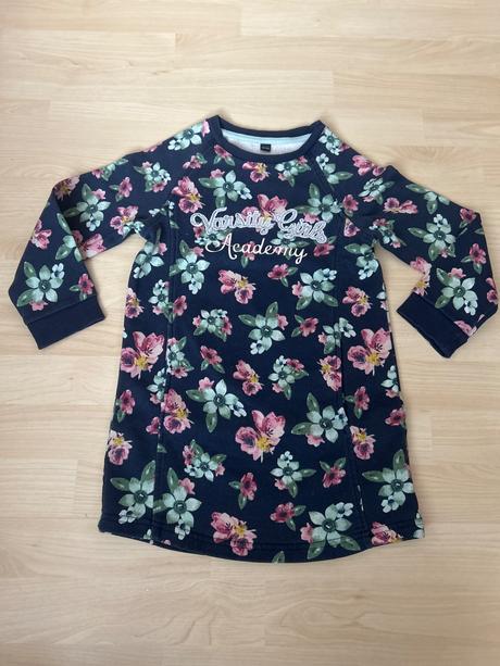 Mikinové šaty, 110