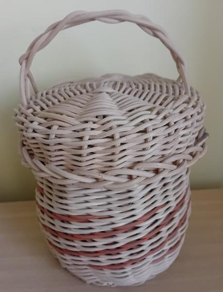 Prouťený košíček,