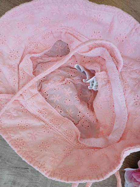 Růžový klobouček, 74