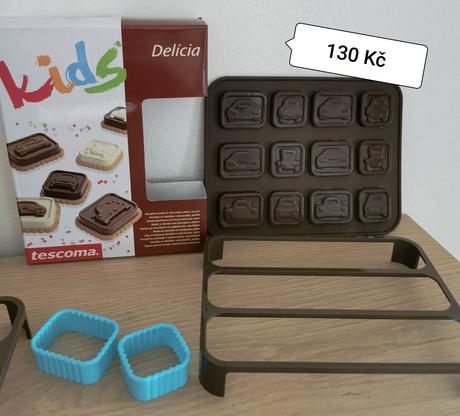 Pomůcky na pečení různé,