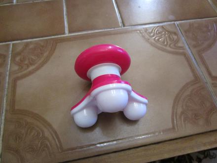 Masážní pomůcka s vibrací, plně funkční, 