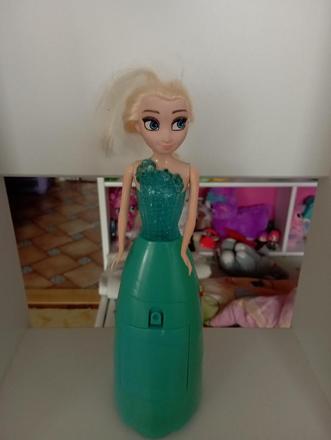 Panenka frozen - baterie nejsou součástí,