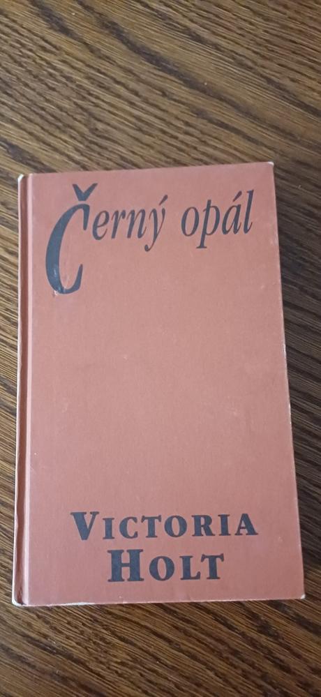 Kniha černý opál, 