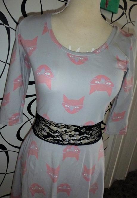 Originální šatečky kočičí s krajkou - vel.s, s / xs