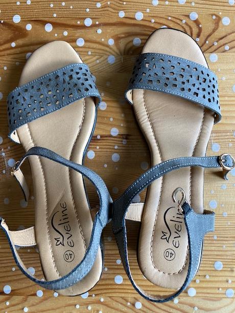 Slušivé sandály, 39